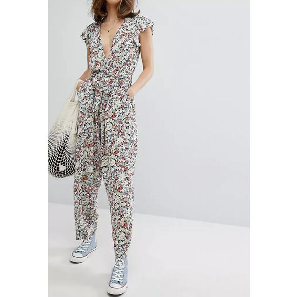 Free People Ruffle Your Feathers Print Jumpsuit Deep V Neck Pockets XS Boho - Picture 13 of 13